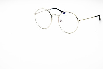 Round Glasses Women.Already used The image is sharp close.Is a good background.Suitable for use. 