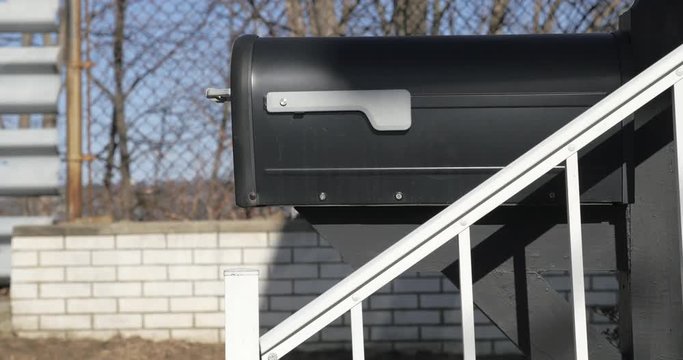 Getting The Mail Inside The Mailbox 4K