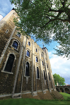 hight season you can see buetiful tower of london Uk