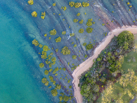 Luftaufnahme von Strand und Küste von Point Vernon bei Hervey Bay