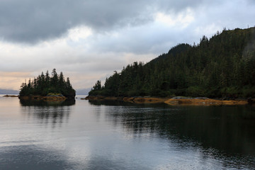 Fototapeta na wymiar フィヨルドの静かな入江　アラスカ