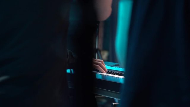  synthesizer
