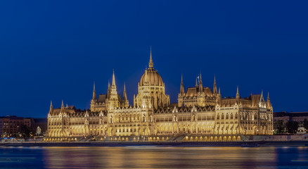 Fototapeta premium Parlament von Ungarn