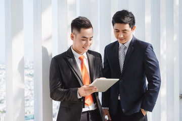 Fototapeta premium business people working with digital tablet