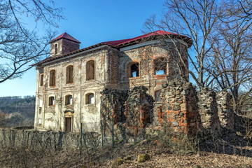 Fototapeta premium abandoned abbey in the hills
