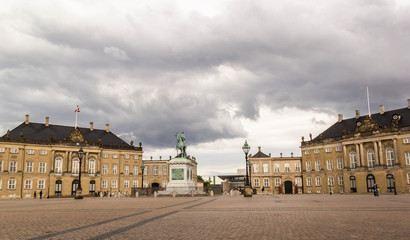 Fototapeta na wymiar Amalienborg Palace in the city of Copenhagen