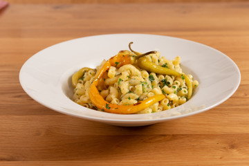 Nudel mit Pfefferoni und Käse