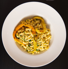 Nudel mit Pfefferoni und Käse