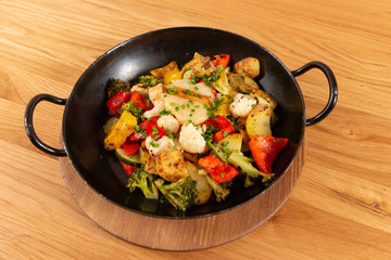 Gemüsepfanne mit Bratkartoffeln und Frischen Gemüse