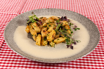 Schupfnudeln mit Frischen Kräutern