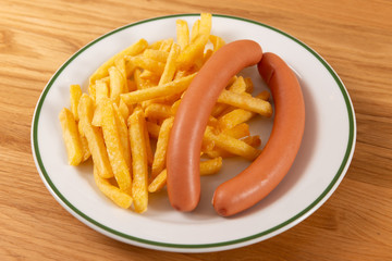 Frankfurter mit Pommes Fites