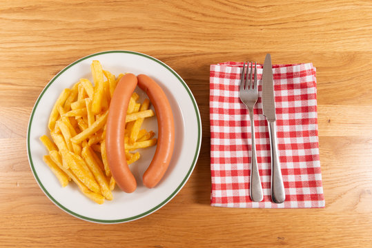Frankfurter mit Pommes Fites