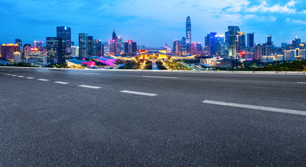 Naklejka premium Road and skyline of urban architecture..
