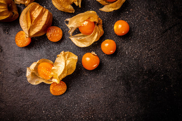 Obraz premium Cape gooseberries with calyx
