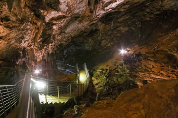 A footbridge allows you to visit the beautiful rock formations of the Antro del Monte Corchia cave...