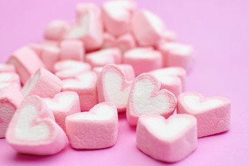 Obraz na płótnie Canvas Closeup with selective focus pink marshmallows with heart shape