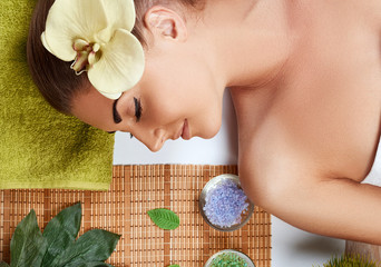 Obraz na płótnie Canvas Face massage. people, beauty, spa, healthy lifestyle and relaxation concept - close up of beautiful young woman lying with closed eyes and having face or head massage in spa