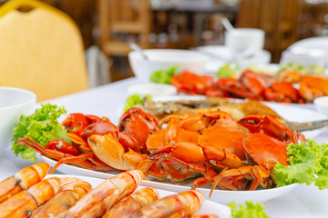 Steamed crabs with seafood spicy sauce.