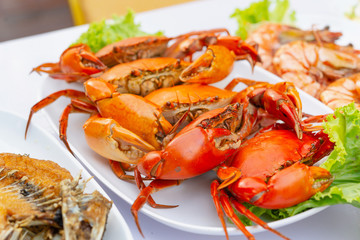 Steamed crabs with seafood spicy sauce.