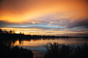Obraz premium sunset on the lake