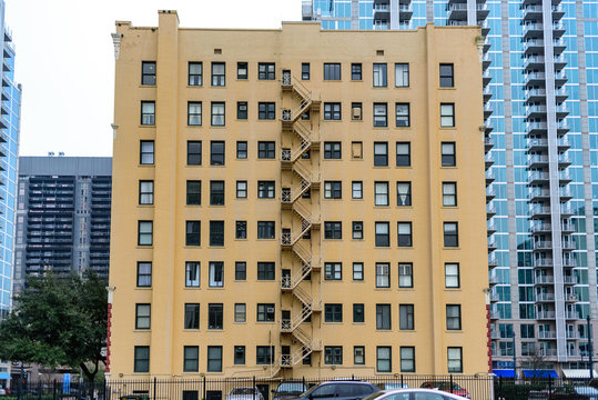 Edificio con ventanas 02