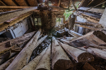 schwerer eingestuerzte holzdecke