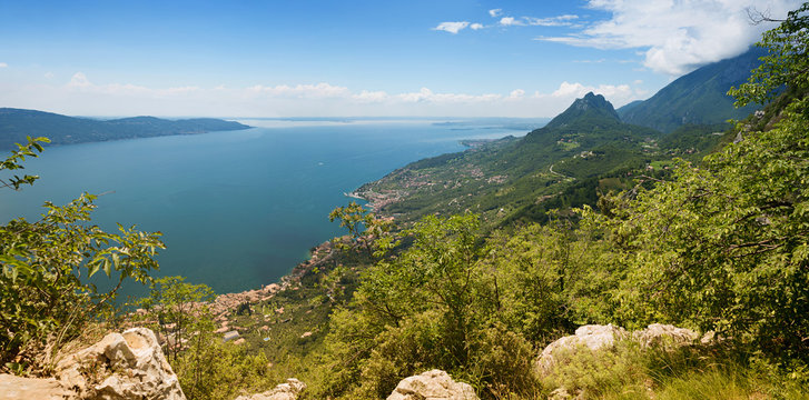 sch&ouml;ner Blick &uuml;ber den Gardasee vom Wanderweg Sasso - San Sebastiano