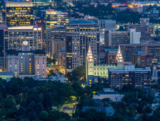 Fototapeta premium Aerial panorama of Salt Lake City downtown at the evening