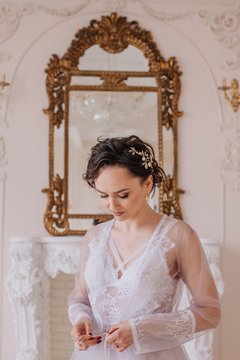 Stylish bride with short haircut and bead hair jewel