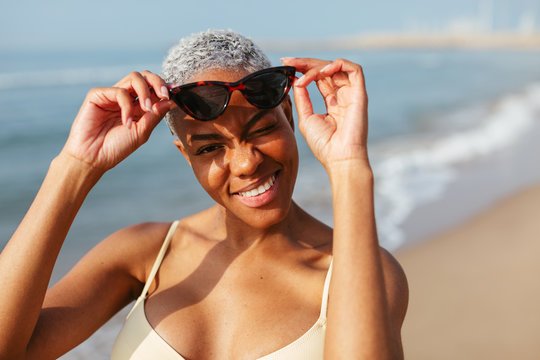Portrait of woman with sunglasses on beach