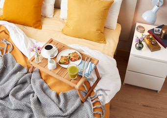 Crunchy toasts with salmon and avocado with smoothie and coffee