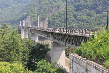 吾妻川にかかる、トラス構造の「不動大橋」(群馬県)