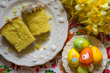 Easter cake with eggs and a bouquet of flowers
