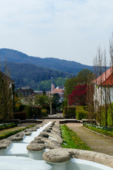 Fototapeta premium Blick über das Wasserparadies, zur Altstadt mit Stiftskirche in Baden-Baden