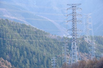 山間部を走る送電