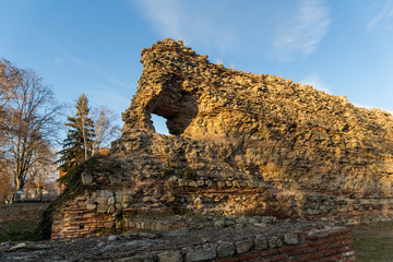 Naklejka premium Sunset view of Ruins of fortifications in ancient Roman city of Diocletianopolis, town of Hisarya, Plovdiv Region, Bulgaria