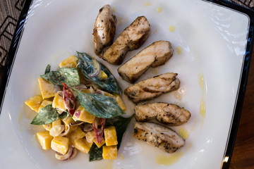 mango salad with grilled chicken