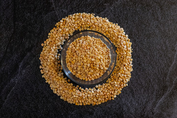 peas in the form of a circle in a plate on a dark background of horizontal orientation
