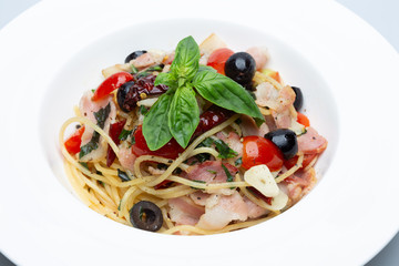 Crispy bacon spaghetti with spices