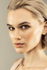 Naklejka premium Portrait of a pleasant good looking woman