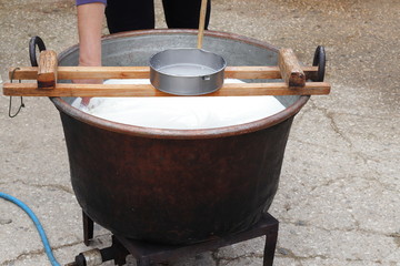 Preparazione artigianale del formaggio