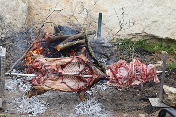 "Su porceddu", arrosto tradizionale della Sardegna, Italia