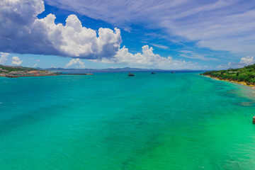 Obraz na płótnie Canvas 沖縄の海と積乱雲