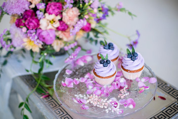 Cupcakes with flowers