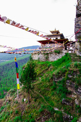 祈りの旗なびくゾンダカゴンパ