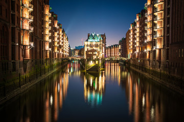 Hamburg nocą widok woda kanał cisza