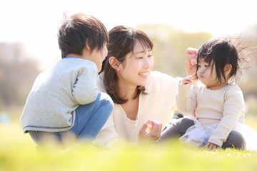 笑顔の親子