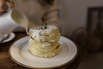 Souffle pancakes with fresh creme