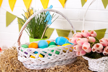 Fototapeta na wymiar basket with Easter eggs