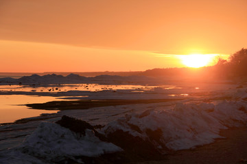 Fototapeta na wymiar Snow and ice on north sea at sunset